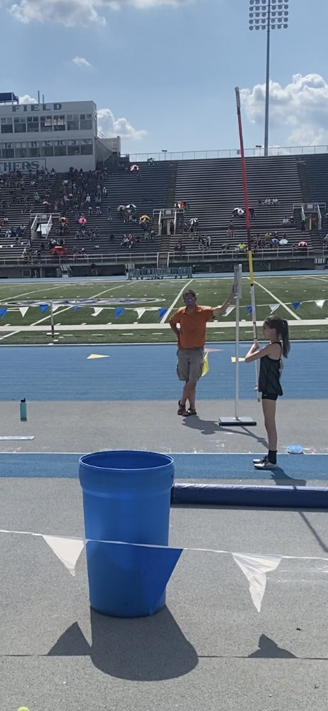 hvdgirlstrack's tweet photo. Proud of these two ladies!! Not the way we wanted it to end but a great way to finish it down state!! #HGTF https://t.co/UKawV1CLX1