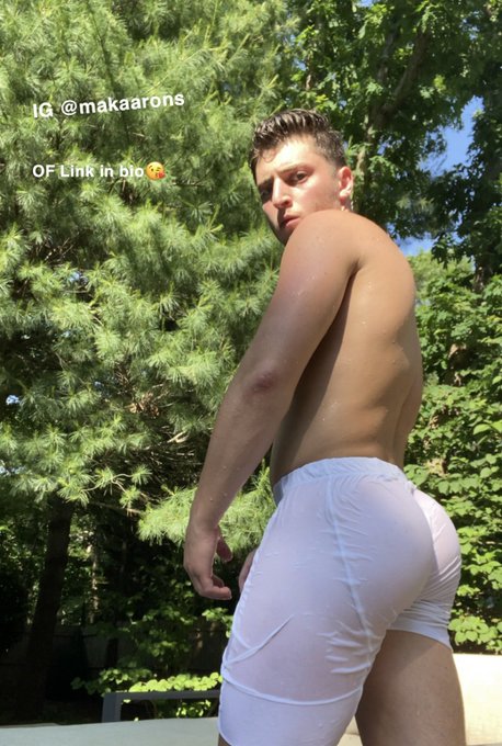 TGIF. My onlyfans is 50% off for the second time! All weekend long😘 love y&rsquo;all🖤  https://t.co/rMh943I1wQ