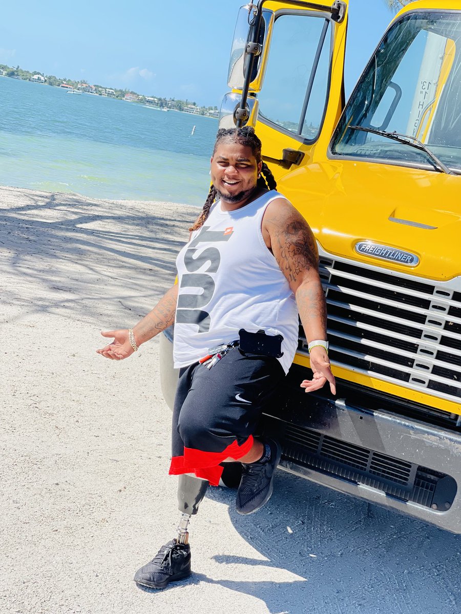 OneLegRell's tweet photo. They sent me by the beach🏝so i made it a stop🛑😂😂 
Bossman lucky i ain’t bring the jet ski⛷🌊
#ForgotToPostOnHere https://t.co/Sc5YqsmjSJ