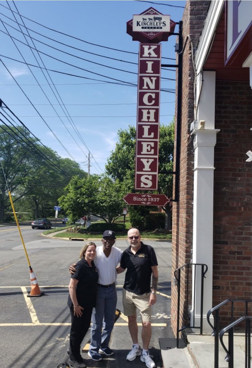 KinchleysTavern's tweet photo. Yesterday, @Yankees star Mickey Rivers stopped by for some pizza!!!
Mickey, Kinchley’s and Great Scott are two of a kind! 😉🤣
#MickeyRivers #TwoOfAKind
#kinchleys #kinchleystavern
#WhatYankee? 🤷♀️🤷🤷♂️🍕⚾️
#WhatHorse? 🤷♀️🤷🤷♂️🍕🐎?
#kinchleyspizza
#kinchleysthincrust #pizza https://t.co/8DefyUIHKF