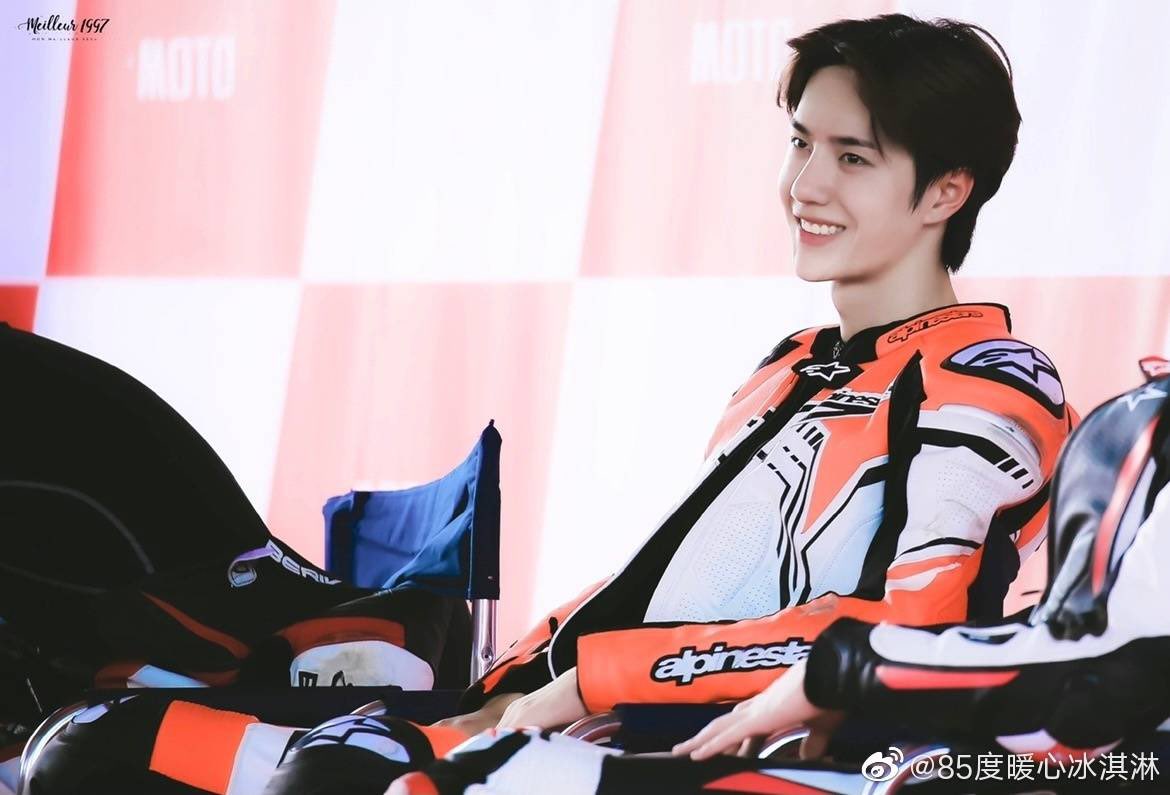 _jiangwanyin's tweet photo. 𝑩𝒆𝒔𝒕 𝑭𝒓𝒊𝒆𝒏𝒅𝒔 | #zhancheng socmed AU

Jiang Wanyin and Lan Wangji have been best friends since kindergarten. As Lan Wangji’s career in the sports and entertainment industry rises, their friendship is put to the test. https://t.co/8w3D68hh38