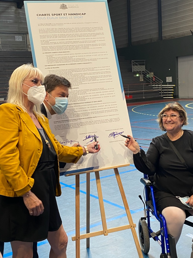 Signature de la charte "sport handicap" aujourd'hui à #Marseille. 
Nous nous engageons à défendre le sport pour tous. #Marseille  est fière de ses sportifs .