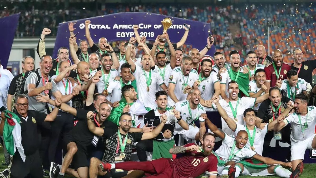 JDZFootball's tweet image. 🚨 OFFICIEL 🇩🇿 : 

Avec 27 matches consécutifs sans défaite, l’équipe nationale d’Algérie détient désormais le record d’invincibilité en Afrique ! 

Les travaux réalisés depuis l’arrivée de Djamel Belmadi et son staff sont énormes. 

Merci pour tout 💚✨