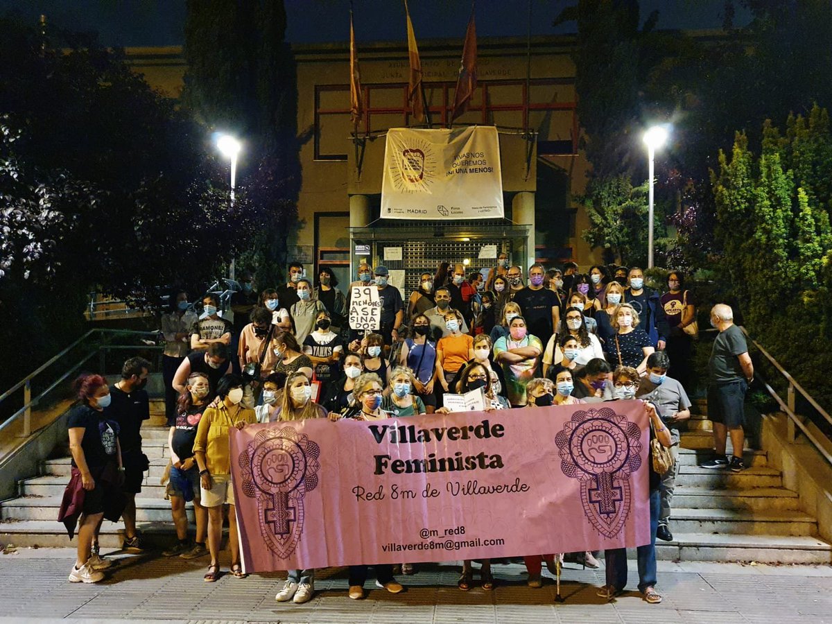 PCE_Villata's tweet photo. Presentes en la concentración #feminista de repulsa ante todos los feminicidios

#Villaverde responde a la urgencia porque nos queremos vivas #NiUnaMenos https://t.co/IvNLXXooki