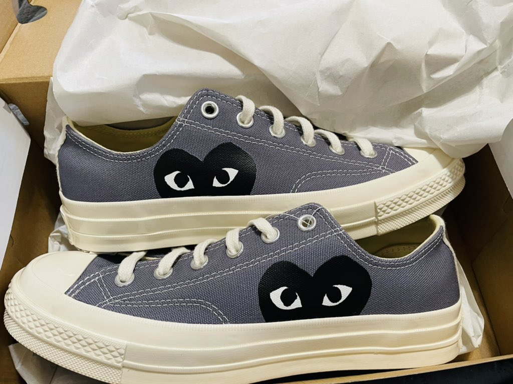 BigSisTracey's tweet photo. Iβm a happy lady right now. I havenβt treated myself to anything in a long time, but when I saw the upcoming #Converse drop, I had to. My new sold-out-in-5-minutes #CommeDesGarcons Chucks have arrived π₯π₯
#TechChicks #WomenWhoCode https://t.co/UGEDZ6hVGA