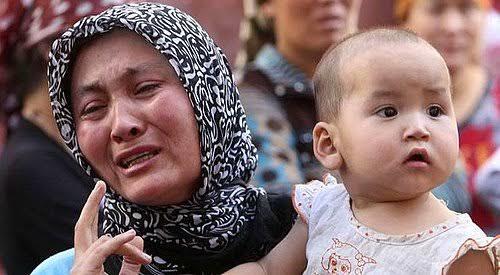 Doğu Türkistan'lı bir kadının feryadı... 

"Bir zulmü engelleyemiyorsanız en azından onu herkese duyurun."
| Hz. Ali