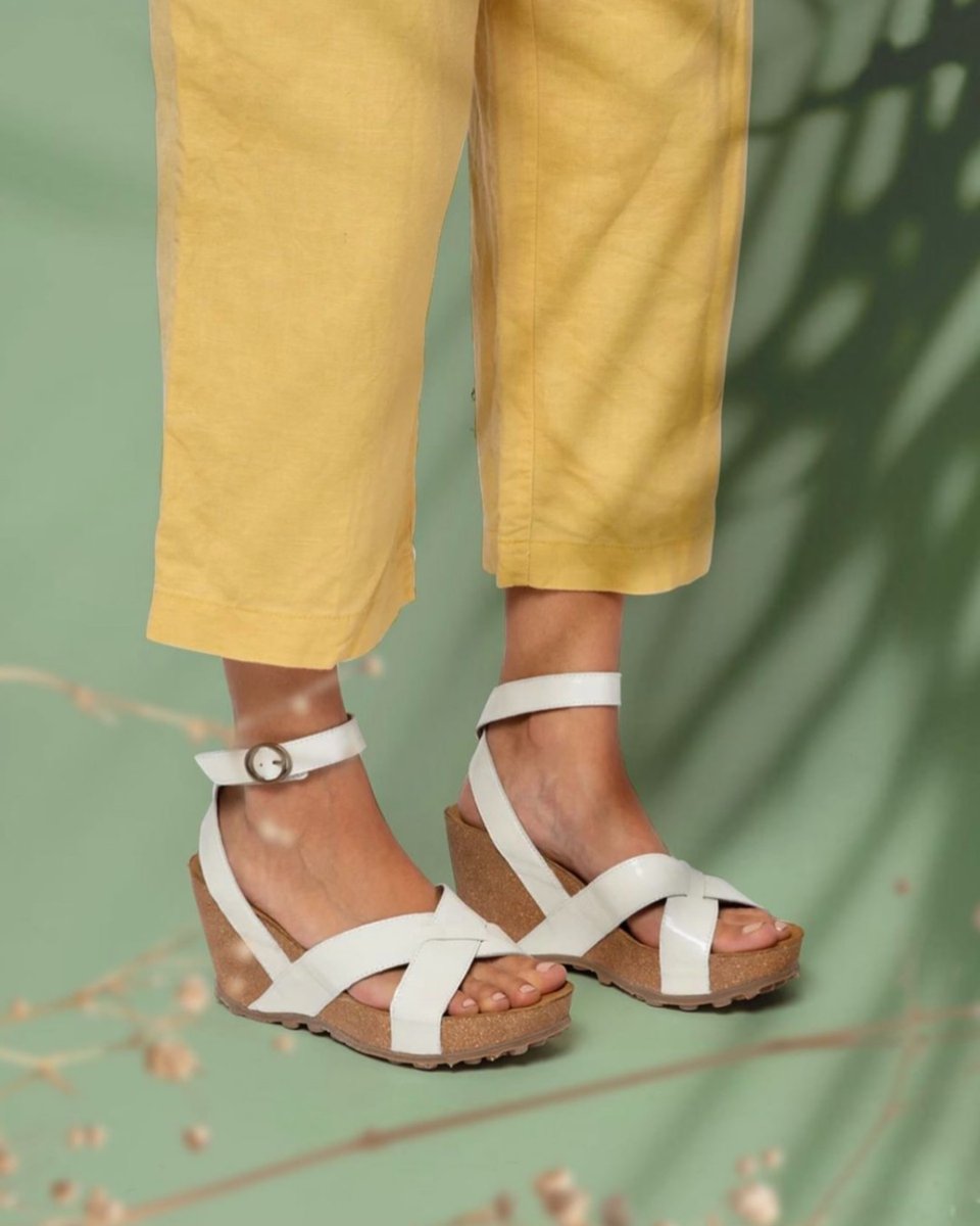 SimonsShoes's tweet image. Fly London always has the best selection of shoes! What could make them even better? 🤔... A Sale!!! 😍😍 

Checkout the range and selected sale items at simonsshoes.com and grab yourself a FriYAY bargain while you can!! 🦋🔥