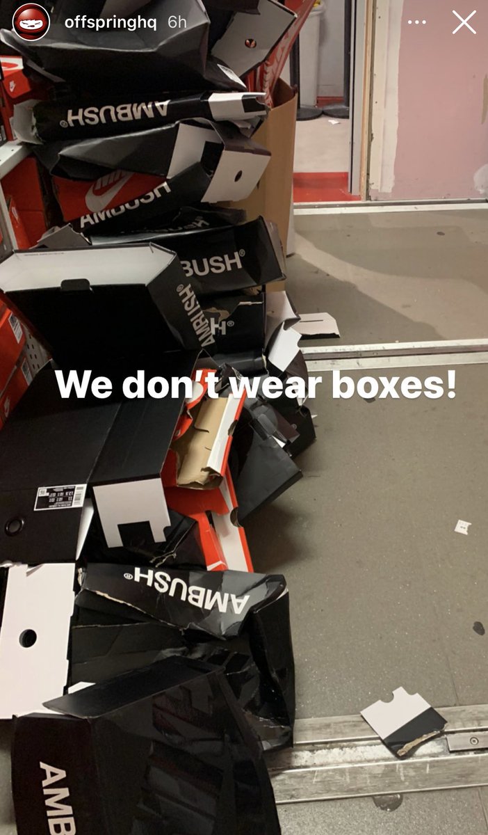 dropsdotgg's tweet photo. Retailers crashing the sneakers boxes is really one of the worst thing that has happened to sneakers.

Who are you to do this choice ? What if your customers want to have THEIR PAIRS in actual boxes ? When packaging is a part of the product you should not destroy it.

Shame. https://t.co/X6M6hBWOqP