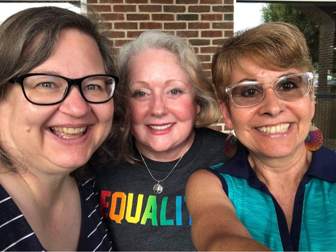 pflagcolumbus's tweet photo. Your #pflagcolumbus board members are #pflagproud all year long!! We help parents, family members and friends through education, support, and advocacy for our LGBTQ+ family and friends. #pflag #pflagrocks #pride🌈 #pride2021🌈 #pridemonth #pride🌈❤️💛💚💜💙🏳️🌈 https://t.co/VvJM7Kwjy4