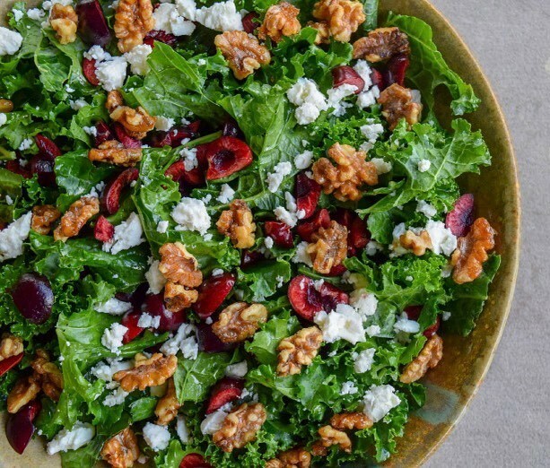 CleanEatsFast's tweet image. 🥬🍒🧀🥜

Kale. Cherries. Feta. Candied Walnuts. 

✌🏻💚

#salad#eatlocal#shoplocal#eatyoveggies#cherries#vegetarianrecipes#summersalad#cherryseason 
  (at Lakewood, Ohio)

ift.tt/3xkYsEZ