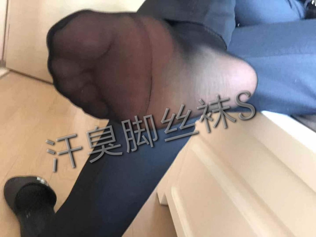 S55554851's tweet photo. 夏天皮鞋把脚弄的又酸又臭 https://t.co/tcc68aEhjl