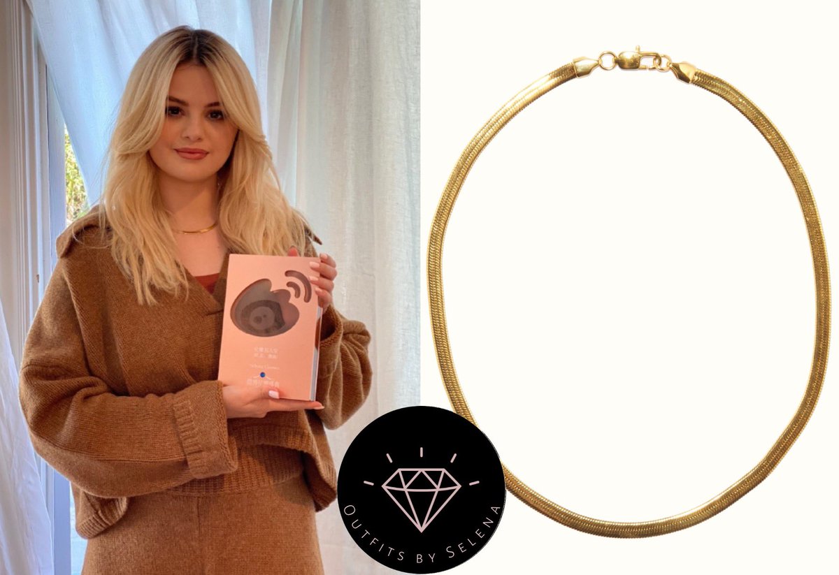 outfitsbyselena's tweet photo. May 25 &amp; June 8, 2021 - .@SelenaGomez via her Weibo &amp; for @voguemagazine’s Breaks Down 15 Looks 

#SelenaGomez wearing a #FallonJewelry Hailey Herringbone Chain Short Necklace ($140).✨🔥✨ https://t.co/WWKNRV7Dcr
