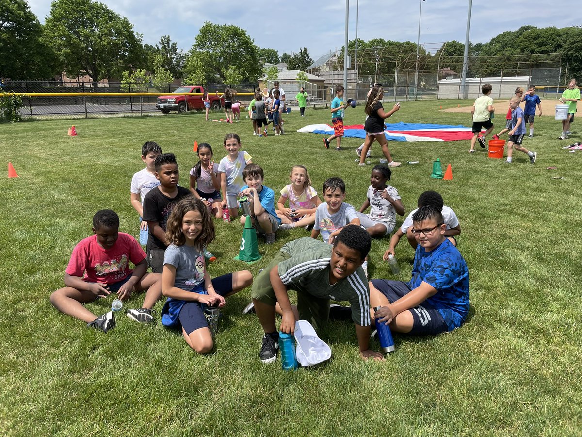 Field Day was so much fun! Room 15 came to play! Thanks Mr. Hartery! #BeALearningChampionHere <a href="/Balchbears1/">Diane Ferreira</a>