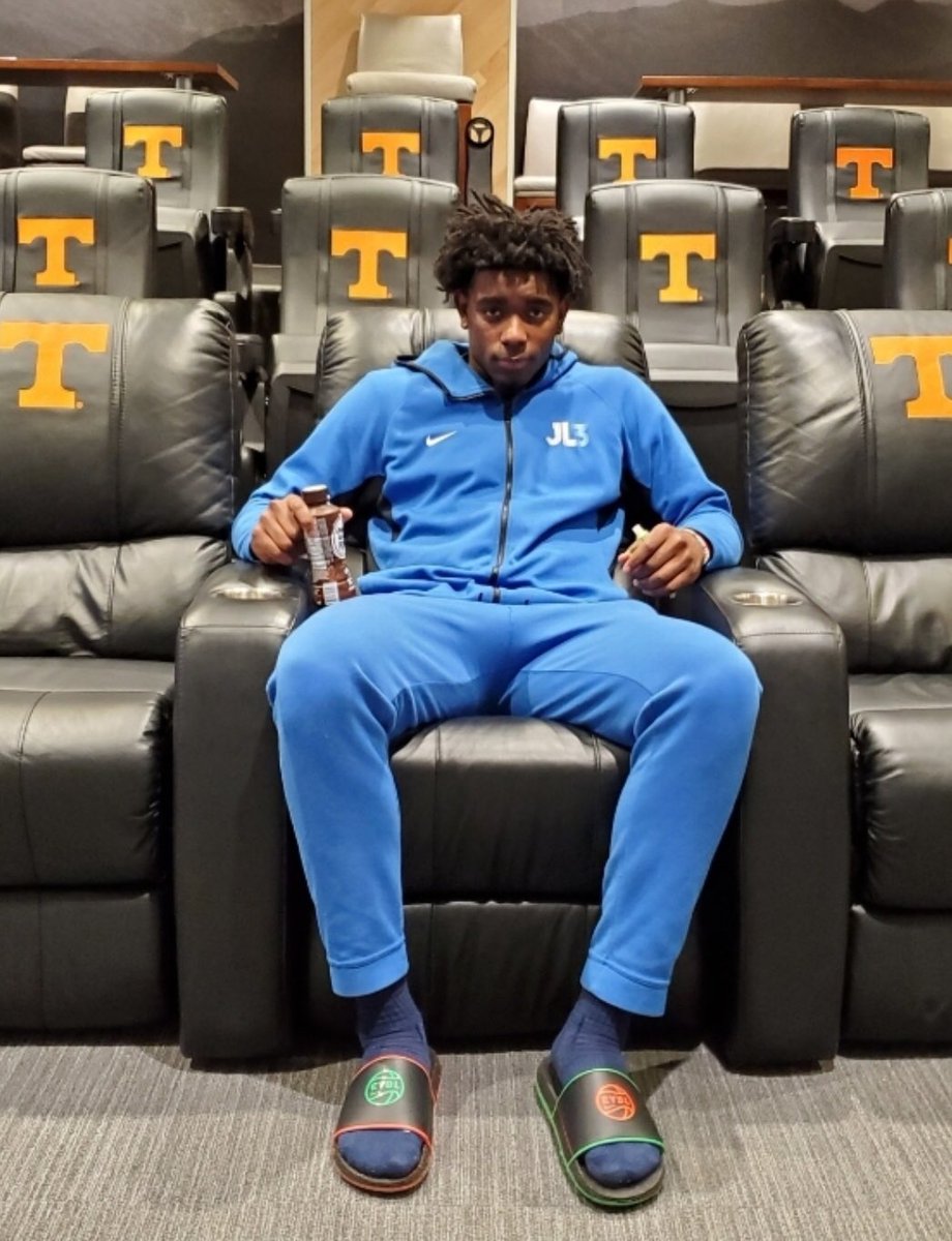 5_report's tweet photo. ‘22 wing Isaiah Barganier visiting Tennessee today
@isaiahbarganier #5state https://t.co/x7qoJnNb1o