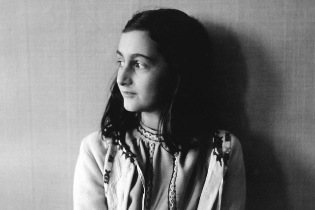 centro_anafrank's tweet photo. Ana Frank nació #UnDiaComoHoy, el 12 de junio de 1929. Hoy hubiese cumplido 92 años.📝 La #historia de esta joven #escritora que plasmó en su famoso diario palabras de esperanza y resistencia, son el motor que empuja a muchxs a luchar por un mundo mejor en el presente. https://t.co/nZlUDksBOm