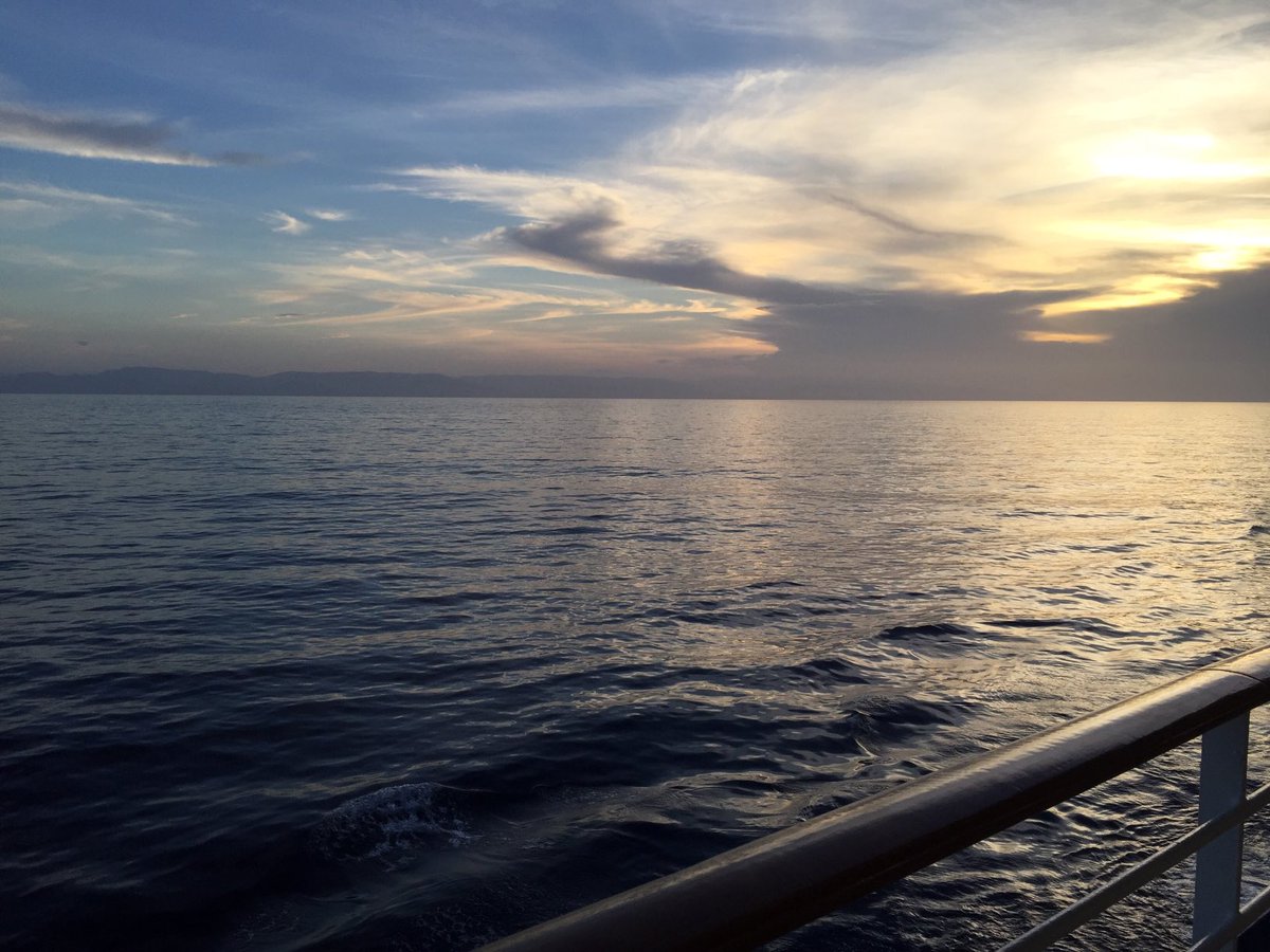 7SeaJourneys's tweet photo. #janspics📷 That twilight moment at sea just after the sun sets and darkness begins. 🛳 #sunsetatsea #promenadedecksrock #cruisesareback #makesplan #oceans #7seajourneys #simplycruise https://t.co/6CISUoIy72
