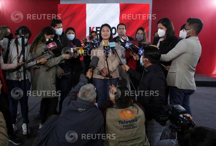 lachicaclau's tweet image. &quot;La prensa a sus pies&quot;
Una foto de ayer para Reuters.

- Fotografía de mi amiga Liz Tasa, increíble fotógrafa piurana.