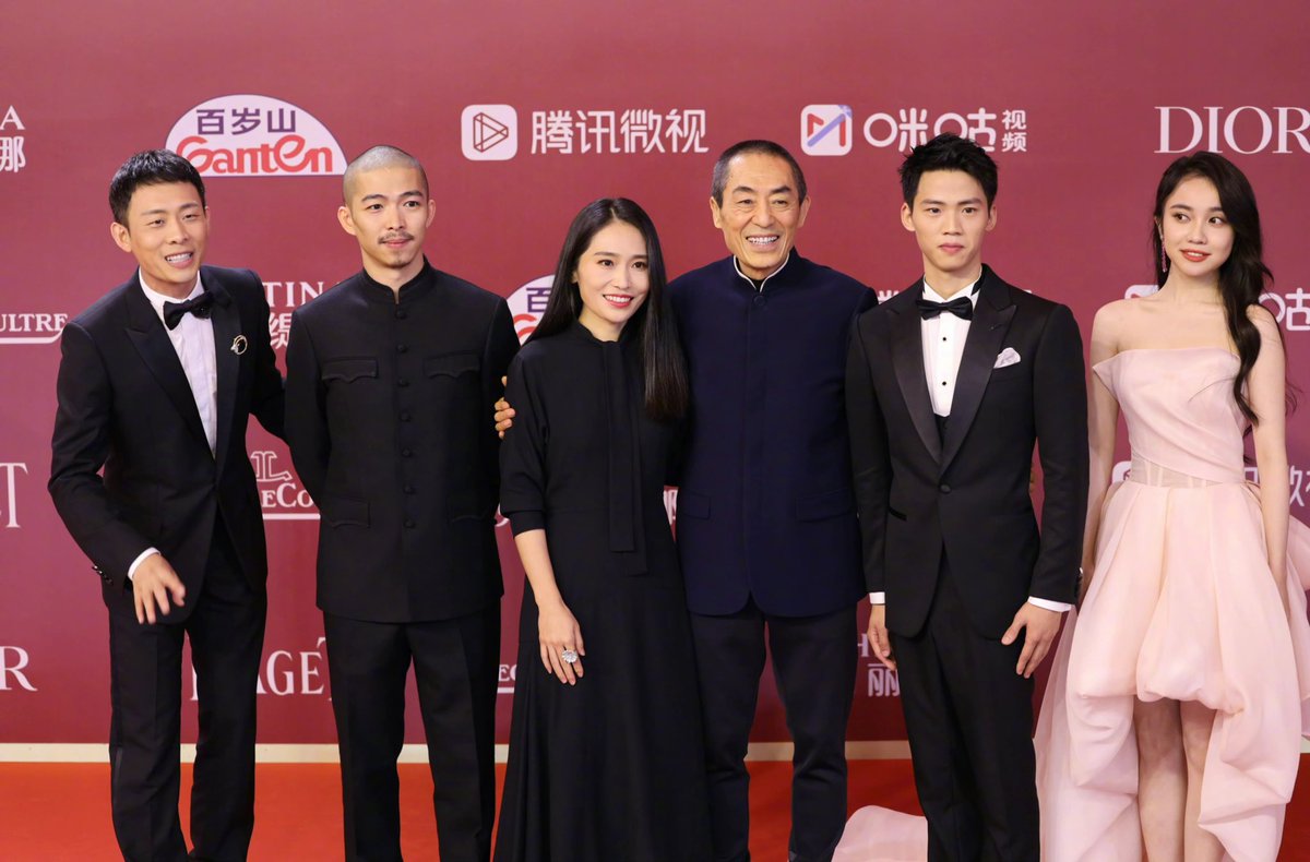 dramapotatoe's tweet photo. #ZhangYimou and daughter #ZhangMo officially introduce cast of their co-directed war film Sniper for the first time, with rookie actor #ChenYongsheng starring, + Zhang Yi (special appearance as the squad leader), Zhang Yu, & a bunch of new faces as the young soldiers https://t.co/MIlFT07YyJ