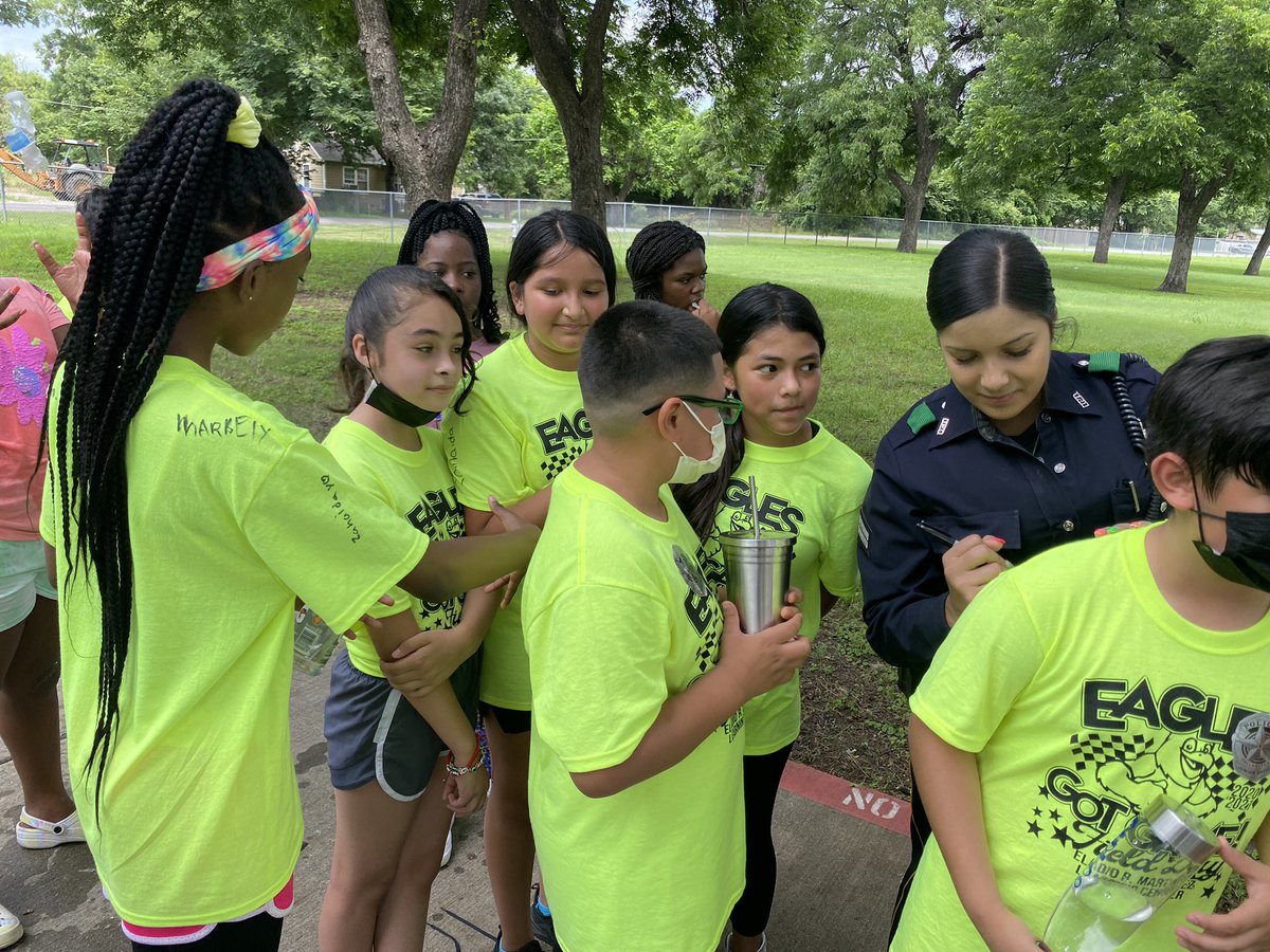 Eladio Martinez Learning Center Field Day, Fun Day! #DPDLWNPO #juntossomosmasfuertes #dpdsowingthegoodseed #dpdsembrandolabuenasemilla
@DPDSalas @AShawDPD @VoteOmarNarvaez @dctalk75287 @Wylie_H_Dallas @DisdPD_AChiefJL @DPDCA @WJWest233 @LedbetterEagle