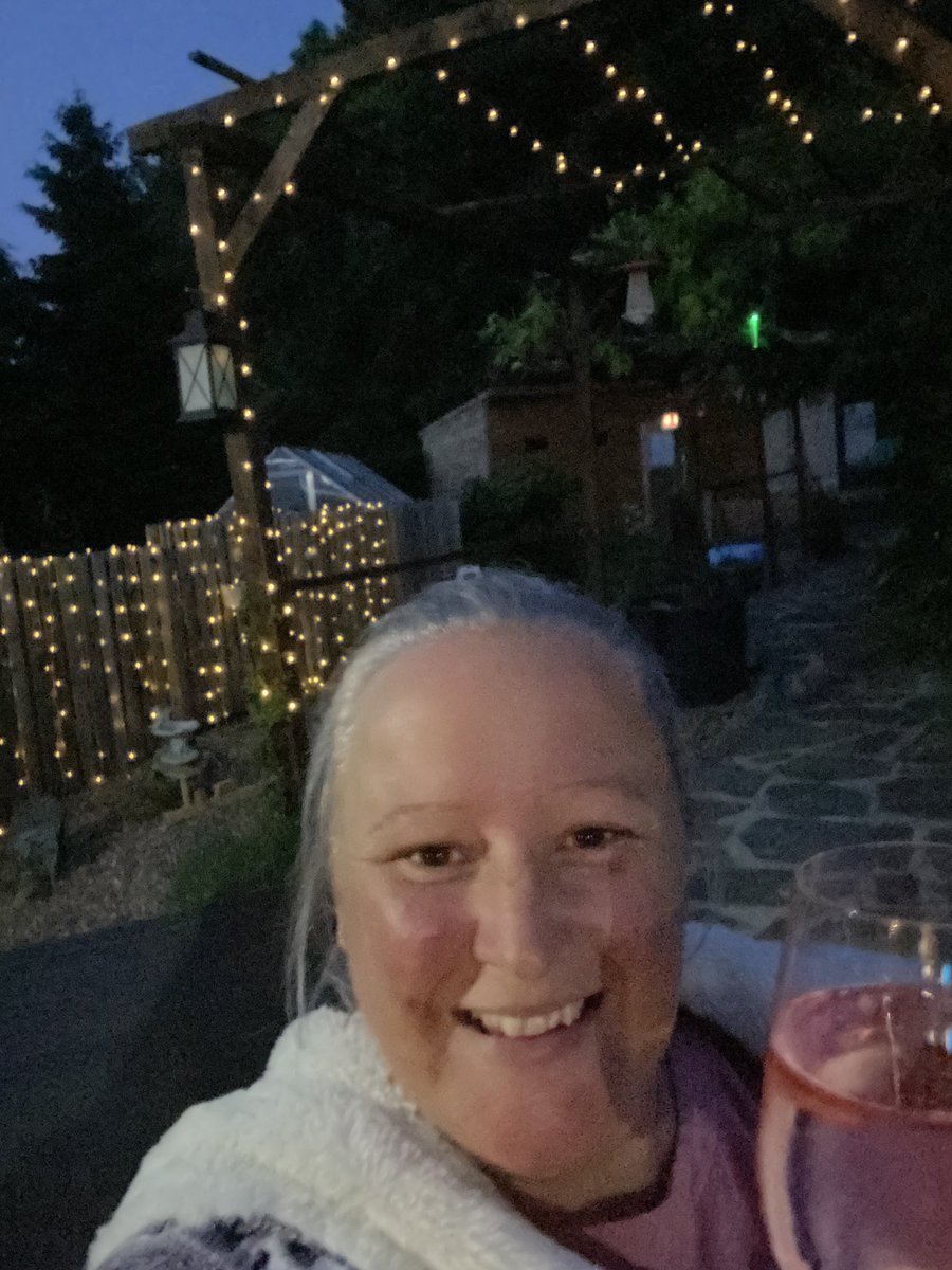 KirstyMedcalf's tweet photo. Family time by the fire enjoying our garden! It’s been a long time coming #familyfun #ginhelps https://t.co/s13RcUkDMR