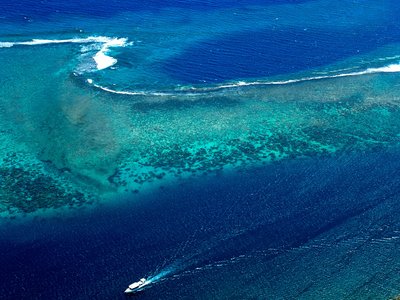 Барьерные острова. Коралловый остров. Коралловые острова фото. Коралловый остров вблизи Кубы.