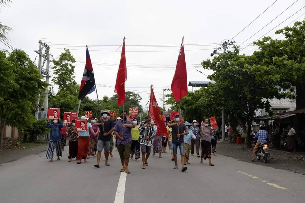 wyp_131's tweet photo. Locals in Kalay, Sagaing marched on the streets demanding for the immediate fall of military dictatorship. #June12Coup #WhatsHappeningInMyanmar  https://t.co/fZdurP1DCX