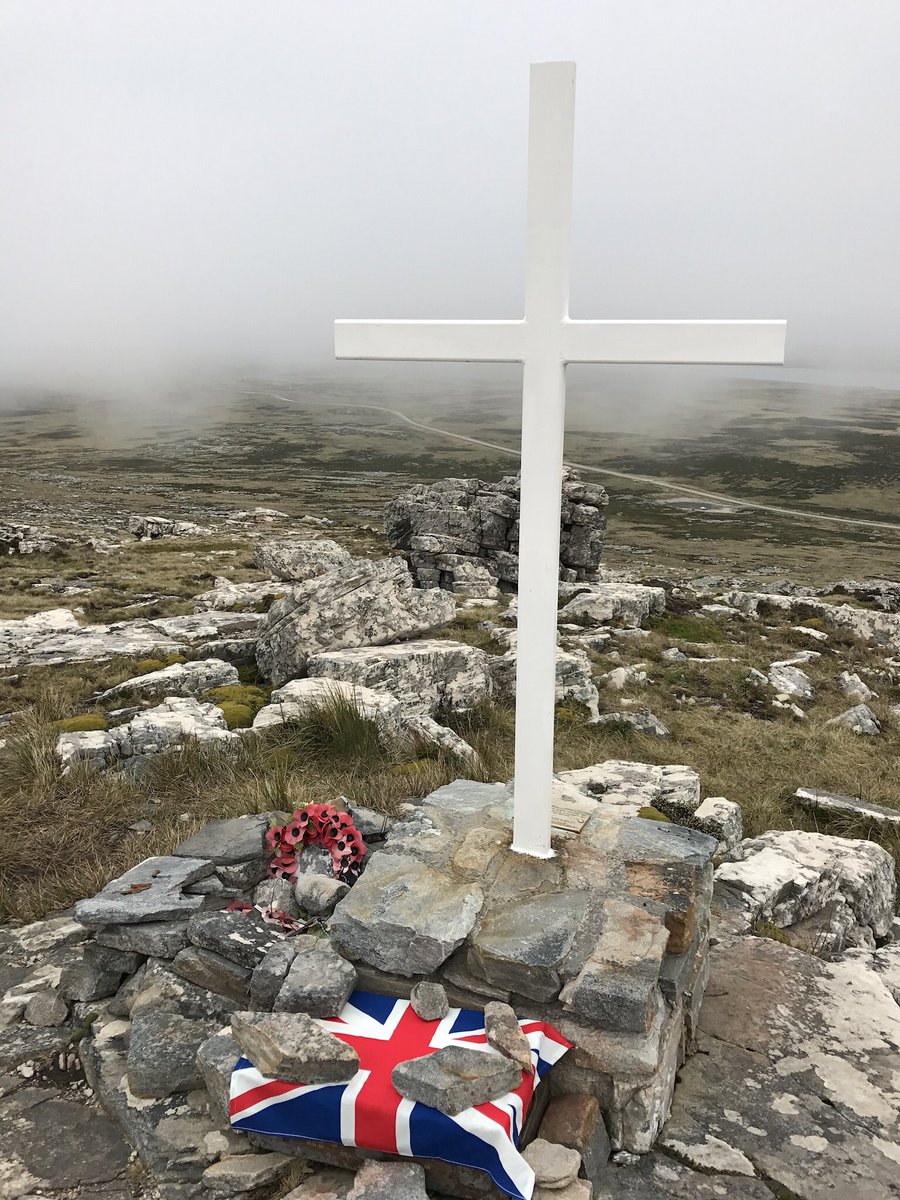 FalklandsinUK's tweet photo. At dawn on 12th June we remember those who fought overnight, 39 years ago, in the battles of #MountLongdon #3Para #2Para #RAMC and #MountHarriet @RoyalMarines #42Commando #NP8901 @3Cdo_Bde #FalklandIslands #Falklands @TheParachuteReg #RoyalArtillery @SAMA82office @PoppyLegion https://t.co/QdFXgLnqL4
