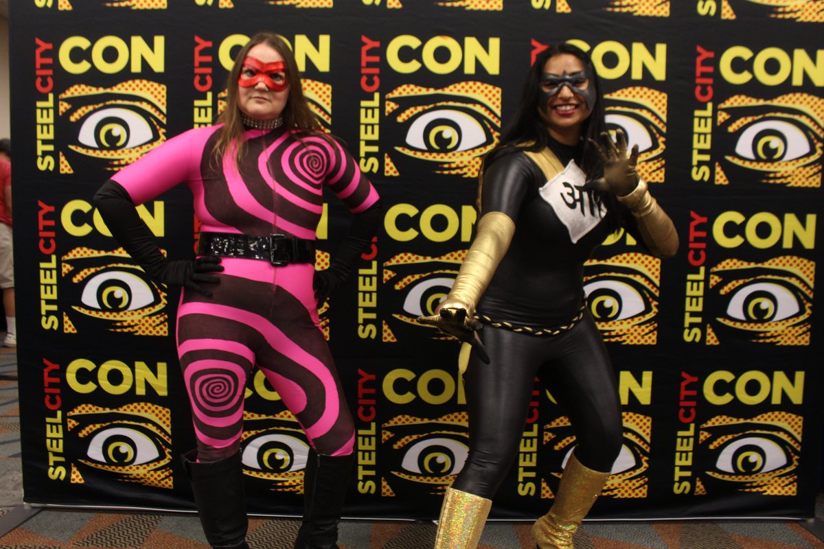 Heroineburgh1's tweet photo. Day 1 of Hburgh &amp; friends @Steelcitycon featured  the valiant Arogya and hypnotic Mesmera, burying the hatchet long enough to get this action pose. In on the fun: @Marvinwynn (The Edge), Wayne Brown &amp; Mauricia Malveaux (@MusicMakerComix). See you in Monroeville for packed Day 2! https://t.co/HrCcl0MvAG