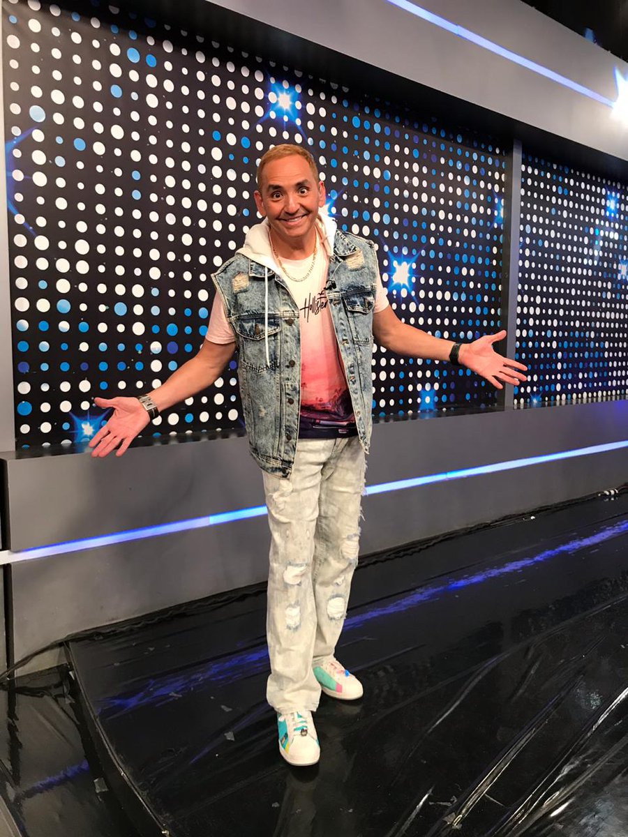 multimediostv's tweet photo. Ya al aire el karaoke nocturno más divertido de la televisión #EsShowM #ElRecorte
En vivo ➡️ https://t.co/Ldy2UsnDNW https://t.co/OG0d29xyrl