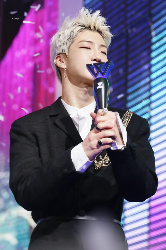 flowersroad___'s tweet photo. our President IC 💙
Thankyou once again for your honesty &amp; for trusting us 💙

LEE SEUNGHOON BEST BOY
#InseosGotHoonyBack
#HEREFORHOONY 
@official_hoony_ @yginnercircle @yg_winnercity https://t.co/J1jQRpNvPY