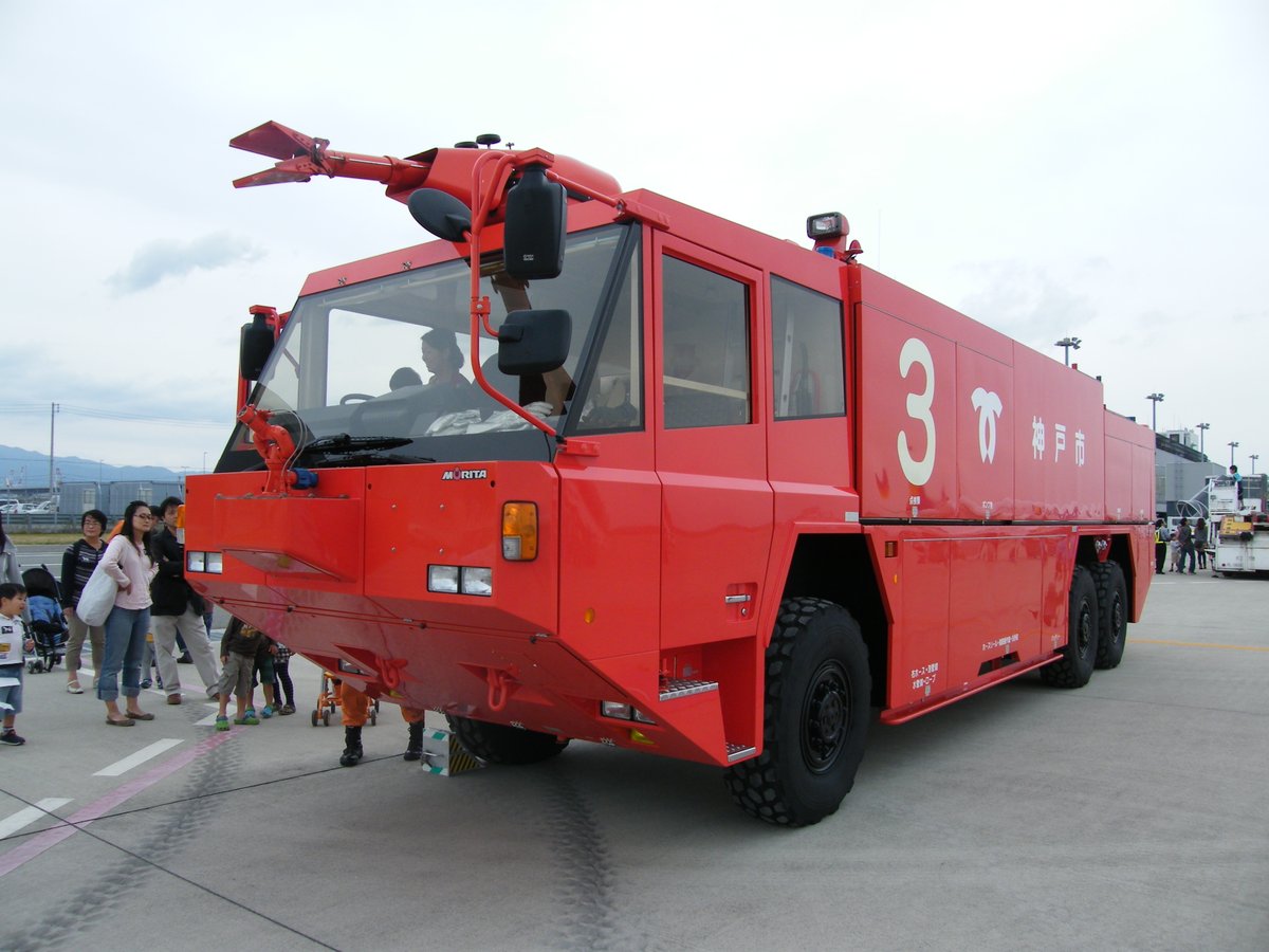 もゆるん しばらく様子見 Auf Twitter こいつらもついにお役御免か 長年のお勤めご苦労さまでした 神戸空港 黄色い消防車を導入 大型化学消防車 給水車を更新へ 乗りものニュース Yahooニュース T Co P3dykubou2