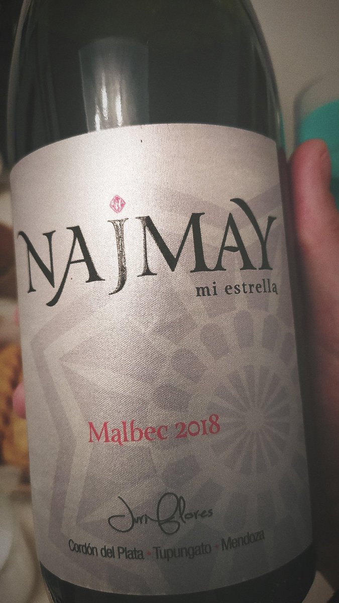 La cena lalala. Que ricura estas empanadas acompañadas de, claro, un recomendado de la Cueva <a href="/VinotecaMRWines/">Musu</a>