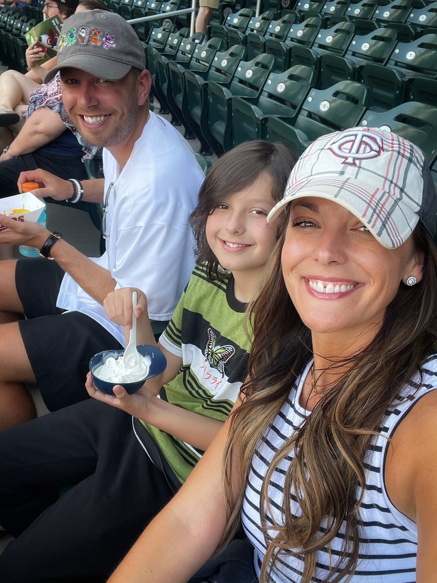 SNWalters13's tweet photo. #MNTwins #twinspics https://t.co/KximFiJ4HN