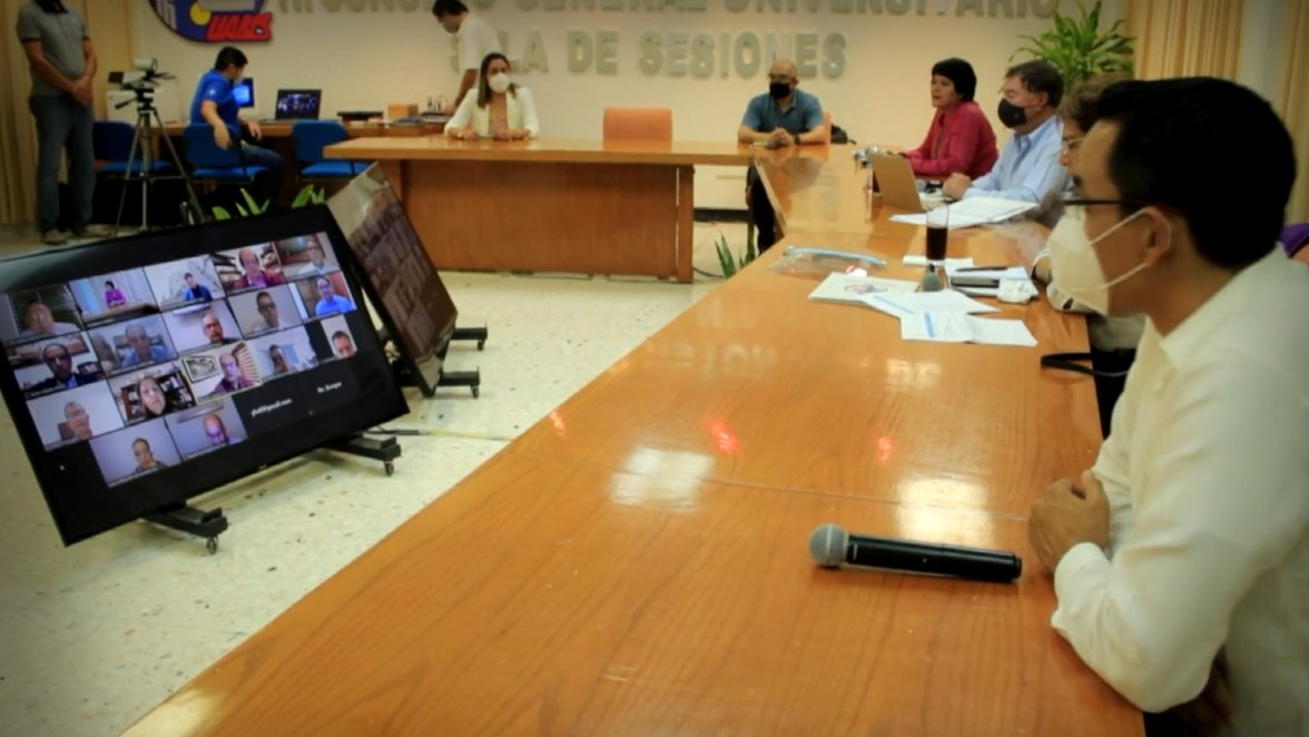 Carlos Mendoza Davis tweet media