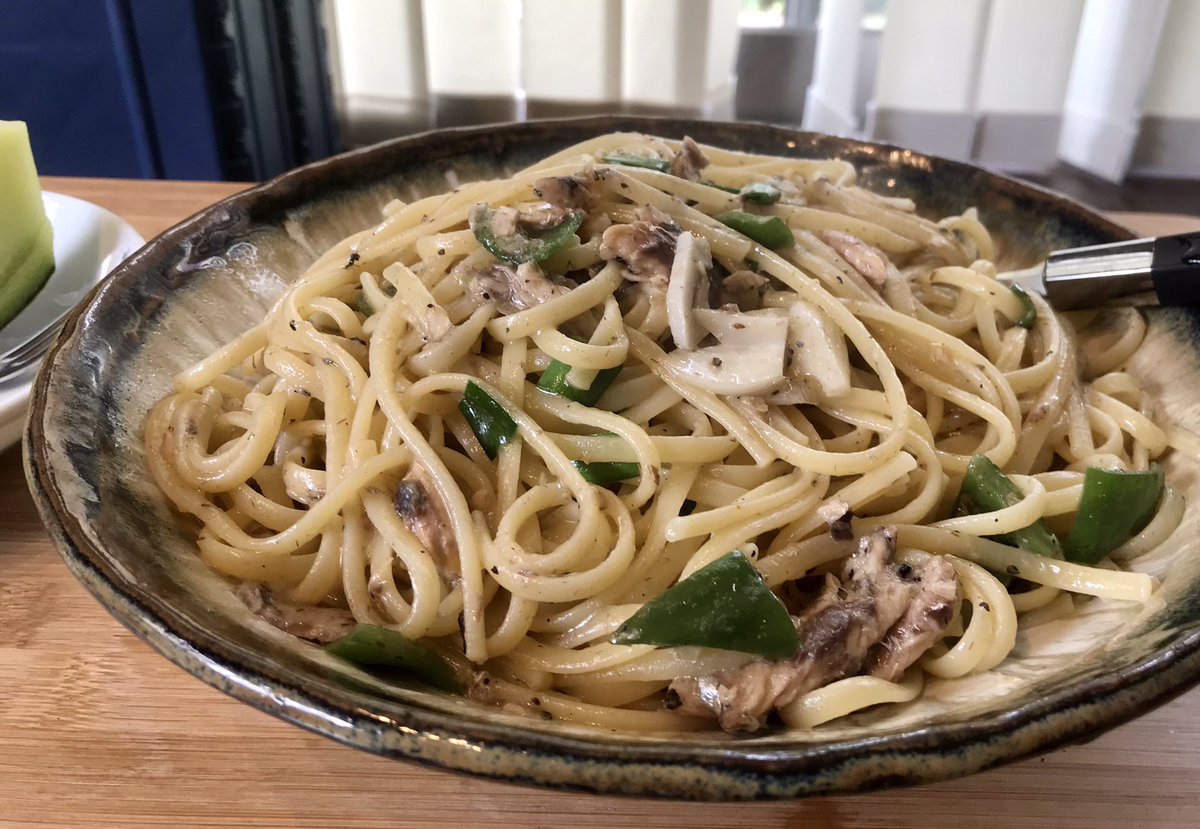 ifuwaku1's tweet photo. 二日酔いの朝に、
蕎麦喰って、その後パスタ喰って、この後ラーメンを仕込もうとしている麺好きのアカウントはこちらです。←

#ちょっくら走ってくる https://t.co/IvU9t8jnfF