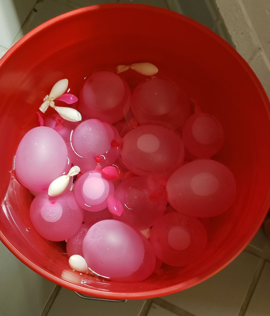 cwk1028's tweet photo. Who doesn't like playing with water balloons on the last day of PrimeTime in 88°. 
@HWE_Hawks
#LastdayOfSchool 
#waterballoons
#schoolsoutforsummer https://t.co/FjM8uCkM13