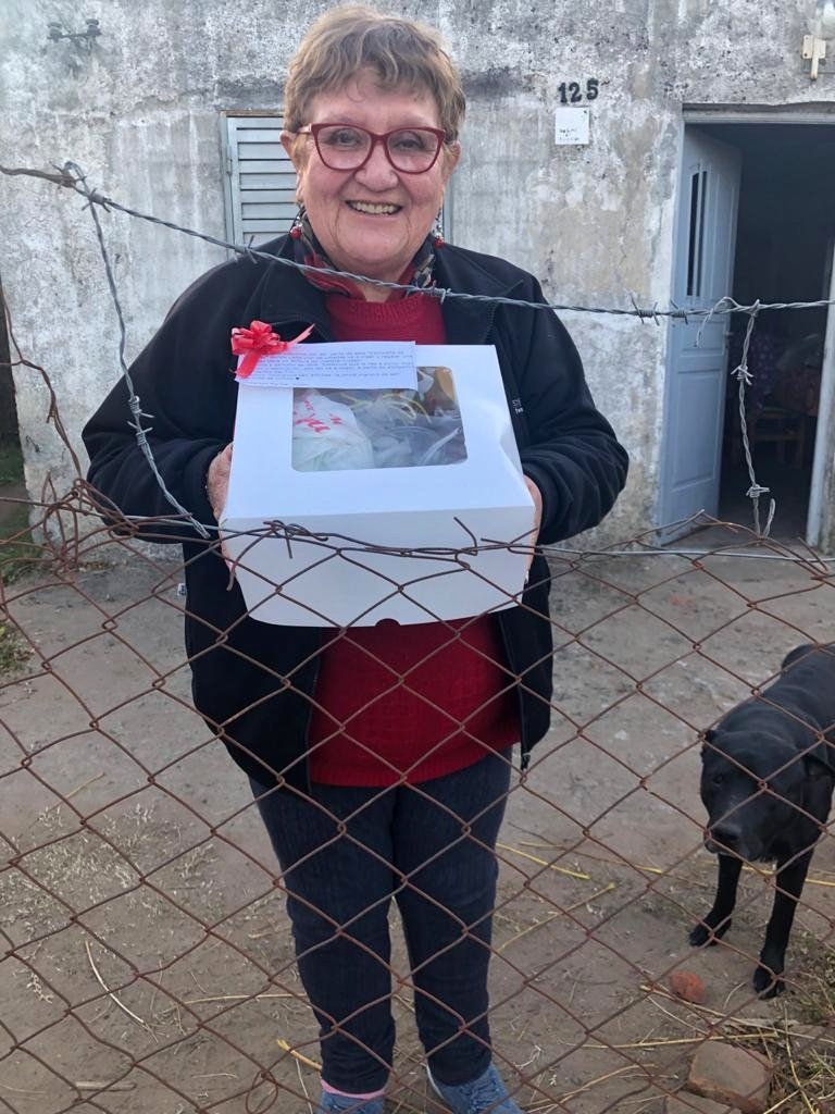 JuninPensar's tweet photo. ACOMPAÑAMOS A LOS ADULTOS MAYORES

Este año la “Campaña del Frío” de la @JuninPensar, tuvo una particularidad: invitamos a adultos mayores para que nos ayuden a tejer bufandas para regalar a niños y niñas. https://t.co/u8cUiE2hPn