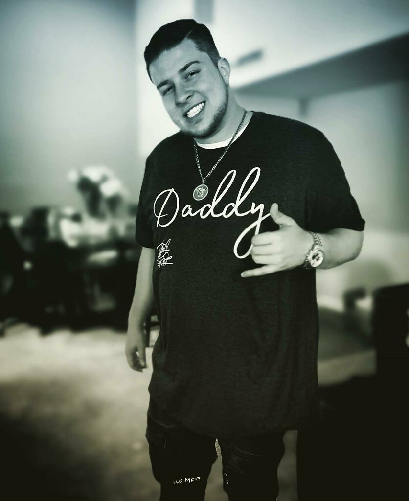 iKnowFash's tweet image. @theofficialdrebenfrank clothing line in full effect 🤩 #daddyshome instagr.am/p/CQACyRinOvb/