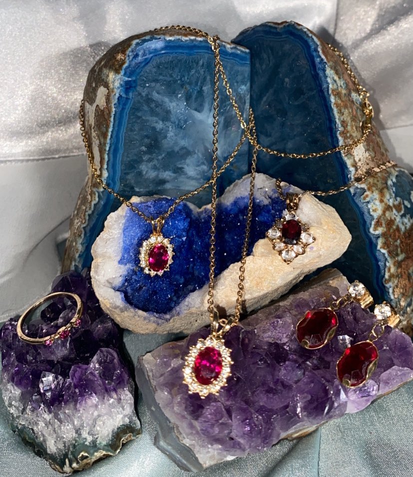 cmoorebootay's tweet image. It’s been almost 3 months since I started making + selling jewelry and I’m so happy w/ my progress 🥺🤍 IG : c.three.jewelry