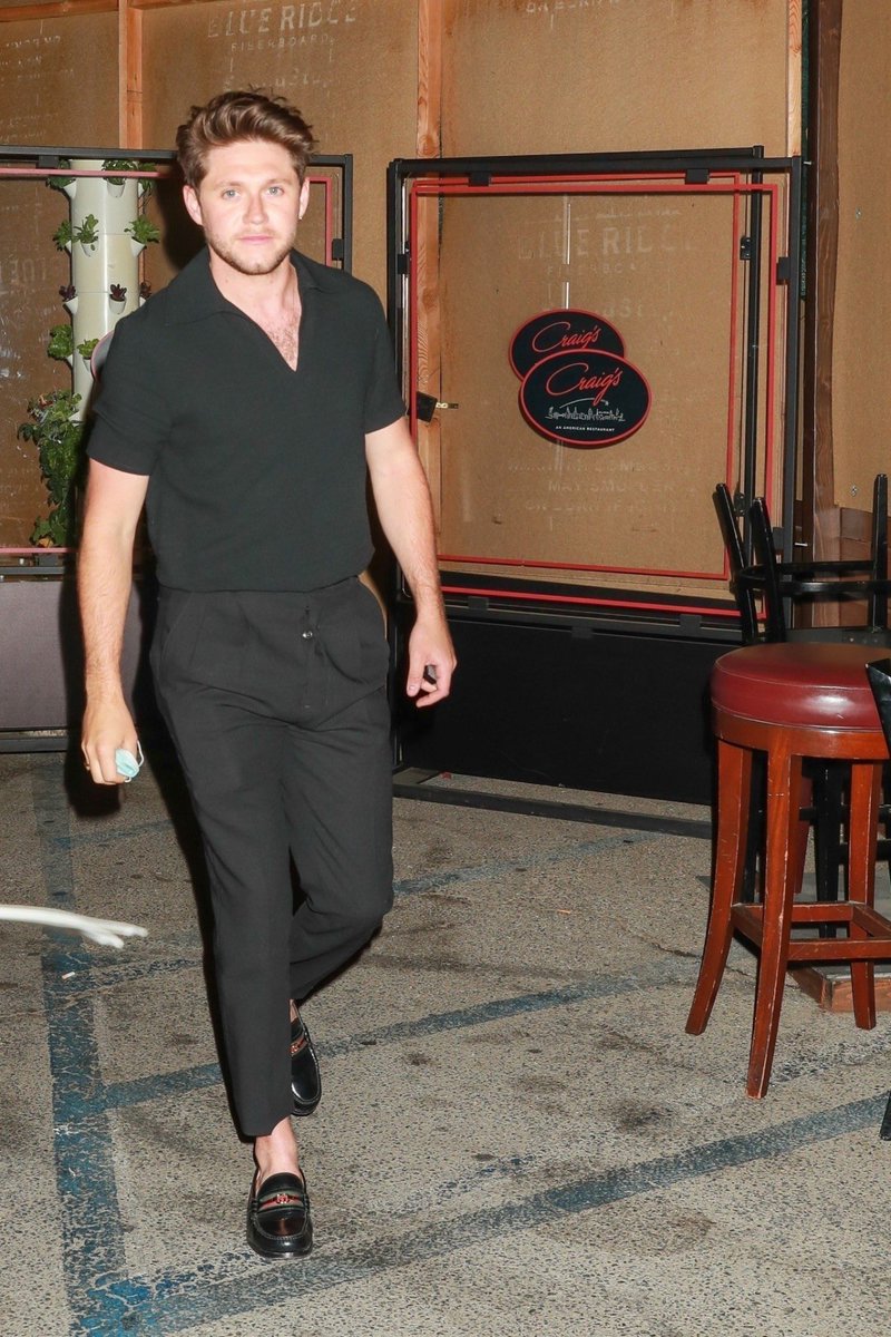 nialldailymedia's tweet photo. Niall Horan at West Hollywood, California. (3) https://t.co/pb4lE4F7jb