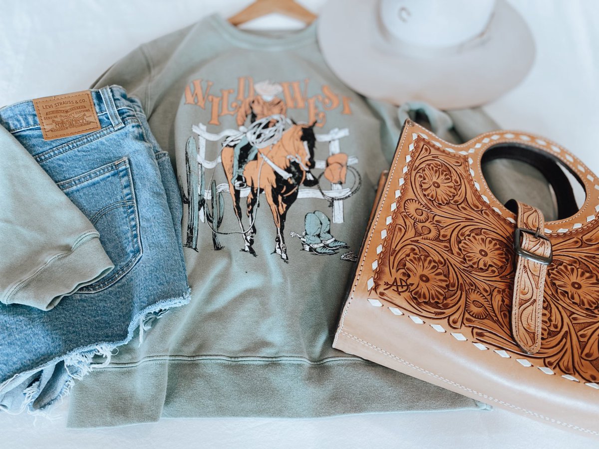 blushoutwest's tweet photo. Friday night RESTOCK! 
Shop here 👉🏻 https://t.co/S7PQvEwrMU https://t.co/4qac300tLd