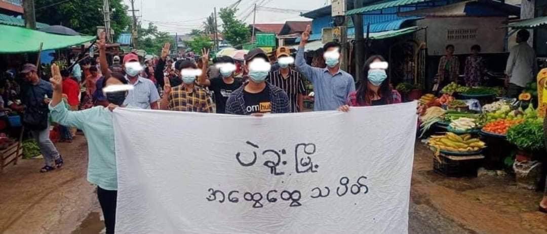 Flying high the three-fingers salute , the general strike of #Pegu where was once suffered from intensive violences from SAC terrorists , held a Guerilla style in bazaar. 
#June12Coup
#WhatsHappeningInMyanmar