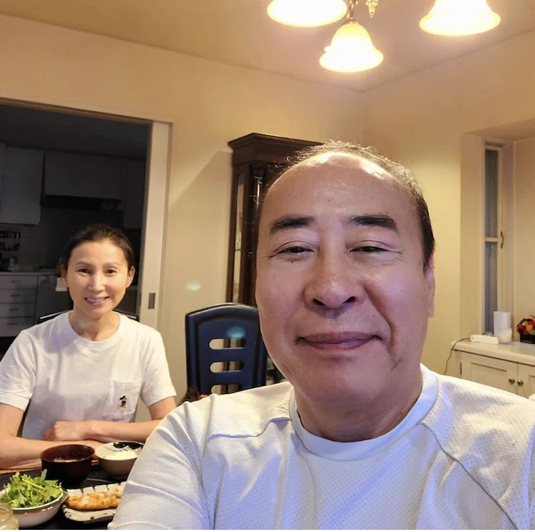 モト冬樹さんのブログ写真がほぼ全部一緒に見える…！奥さんだけは変わってるけど！