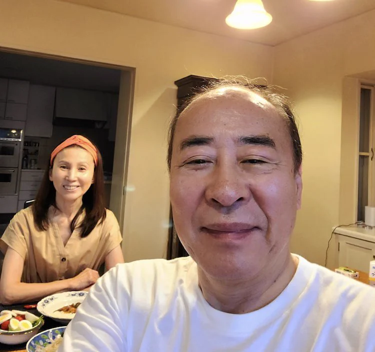 モト冬樹さんのブログ写真がほぼ全部一緒に見える…！奥さんだけは変わってるけど！