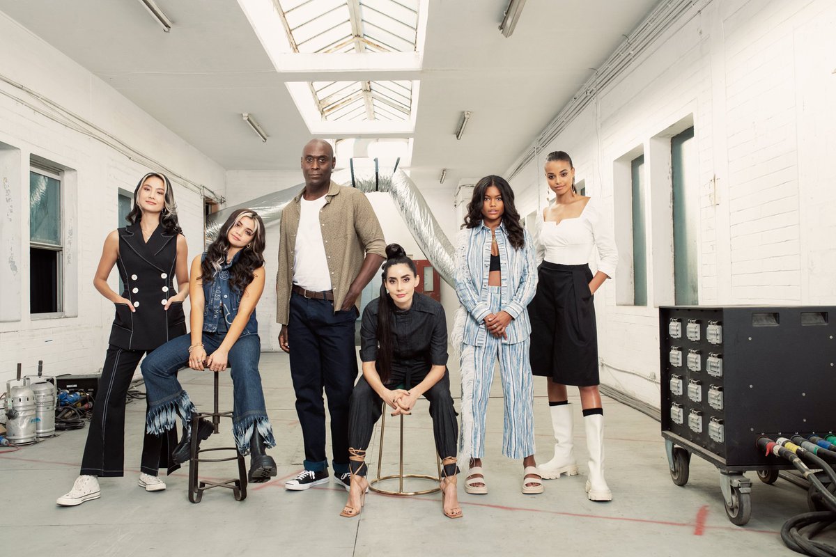 revilspace's tweet photo. E a @NetflixBrasil anunciou oficialmente a série live-action de #ResidentEvil! No elenco estão:

LANCE REDDICK (Wesker)
ELLA BALINSKA e TAMARA SMART (uma das filhas dele)
 SIENA AGUDONG e ADELINE RUDOLPH (outra filha)

PAOLA NUNEZ (papel desc.) #GeekedWeek https://t.co/UT6z73Z8yO