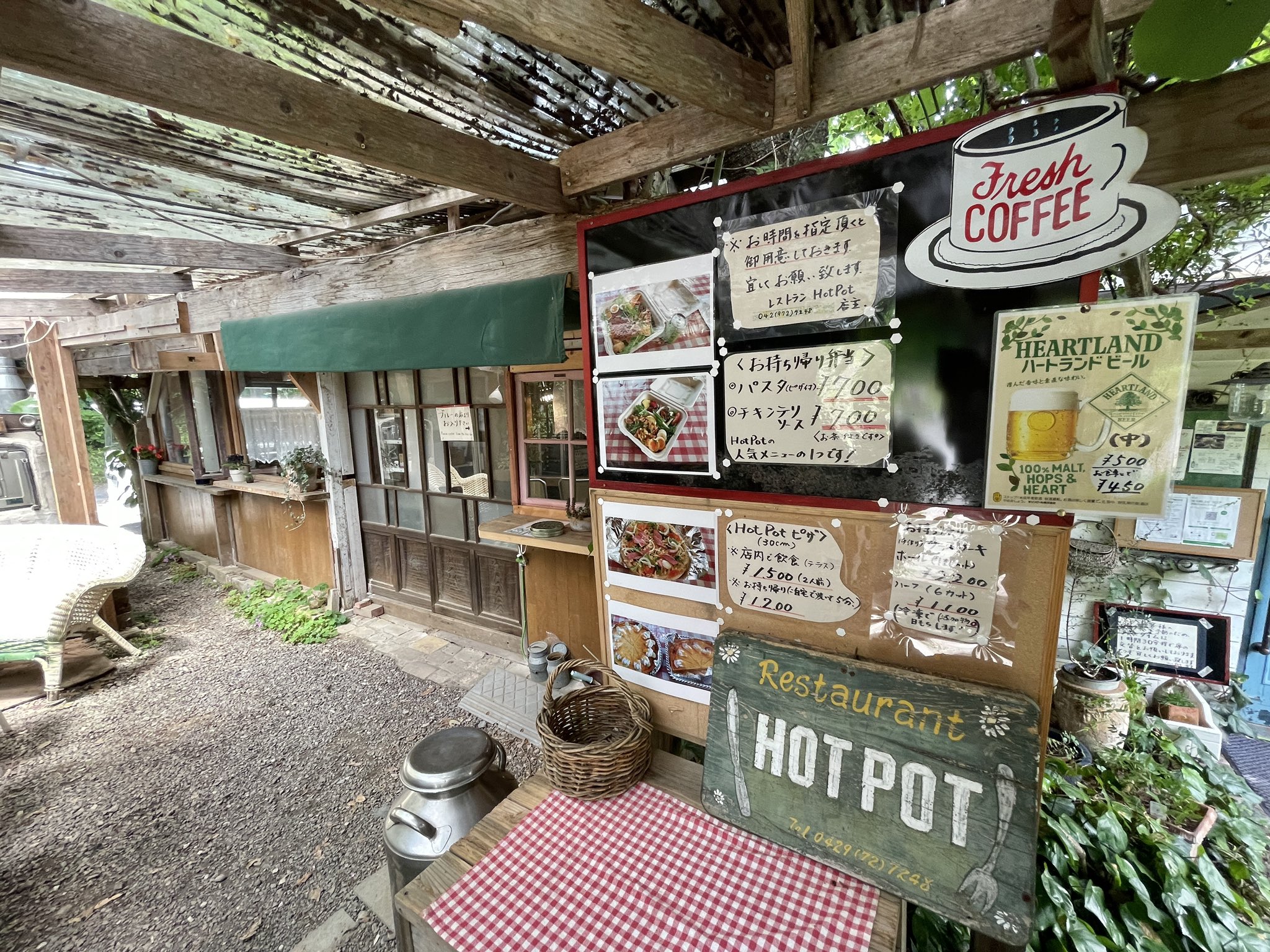 ダー岩井のツーリング写真館 嫁ちゃんとデートなう ランチは 飯能市のあけぼのの森公園の隣に隠れ家的な奥屋敷 カフェ レストラン ホットポット へ初訪問 アンティークな店内でお洒落な家庭的な手作り感 洋食メニューにドリンクケーキ付きで