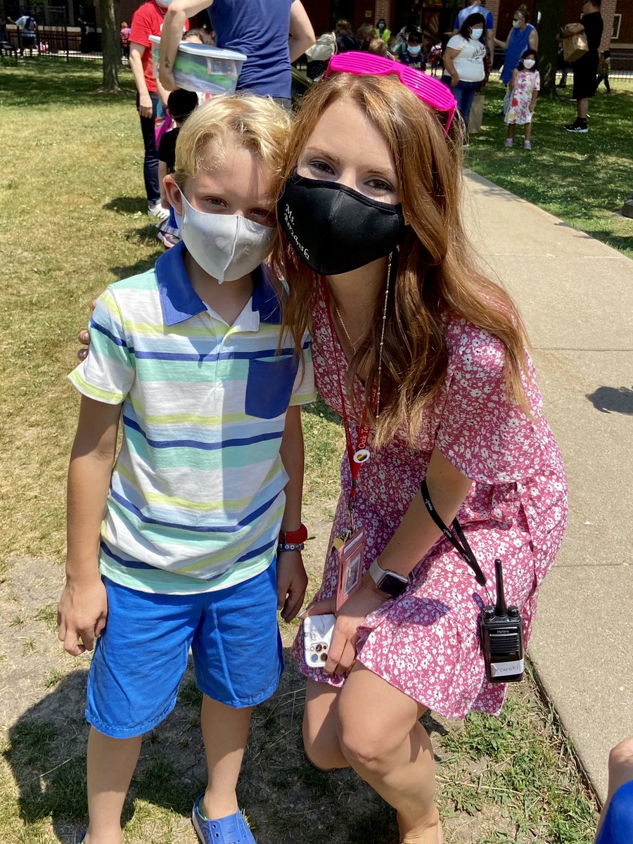 I’m an emotional mess about this year ending. <a href="/OShalagh/">小熊知识分享</a> <a href="/AmyCengel/">Amy Cengel</a> we couldn’t have loved having <a href="/MissBerzanski/">Miss Berzanski</a> more. Just what our boy needed. #timetocallthetherapist