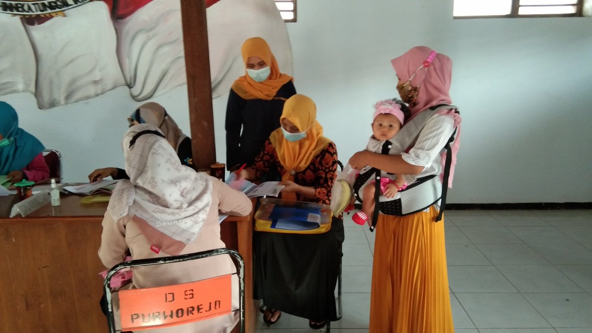 Endahdanny05's tweet photo. Pengukuran BB, TB, LK dalam rangka upaya pencegahan stunting
@halimiskandarnu 
@kemendespdtt 
@ditjenpdp 
@malik_haramain 
@imansyukri 
@taufikmadjid71 
@yusradaridesa 
@tppkemendes 
@berandadesaID 
@ahmad_dewanto 
@TrihNovi 
@LanggengDeha 
@ipank101 https://t.co/c7z5tbeiKp