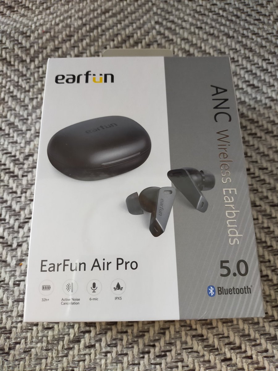 kojpas's tweet photo. 楽天スーパーセールで、EarFun Air Proを約9000円で購入。
ANC-38dbで、10mmドライバー搭載しノイズキャンセリングも強力で音質も良くコスパが良いです。
デザインもカッコいいし気に入りました。
ちなみに娘氏と息子氏はairports proですが、父は。。
オススメなイヤホンです。
#EarFunAirPro https://t.co/D1f8aCkTSO