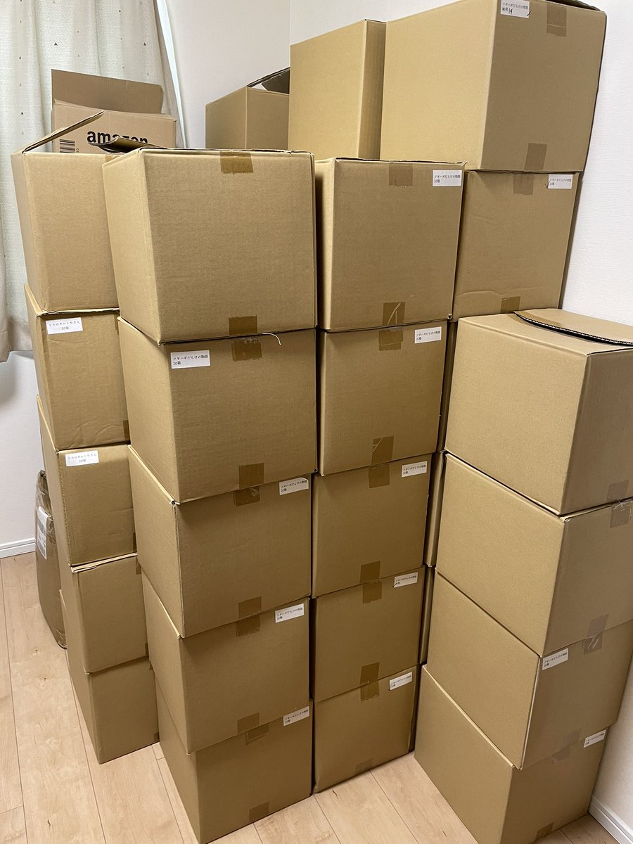beinteractive's tweet photo. 久しぶりに個人で作ったボドゲの在庫置き場を整理した。

2019年に作った、リスのタルトやさん (1枚目、1200個) の山と、ツギハギだらけの物語 (2枚目、1000個) の山が、2年かけてようやくこんぐらい (3枚目) に。

一瞬で売り切れ！みたいなのは本当にごく一部なので長く売り続ける覚悟が必要！ https://t.co/kDKigj7rTq